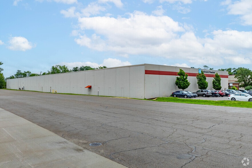 10880-10898 Kenwood Rd, Blue Ash, OH for lease - Building Photo - Image 3 of 4