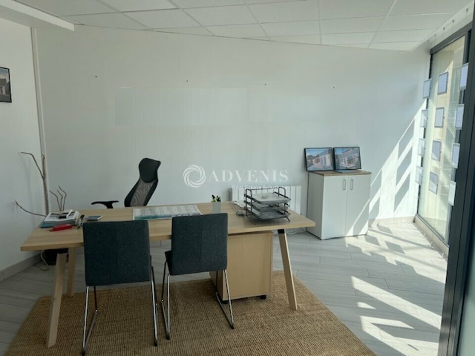 Place Drouaise, Chartres for lease Interior Photo- Image 1 of 4