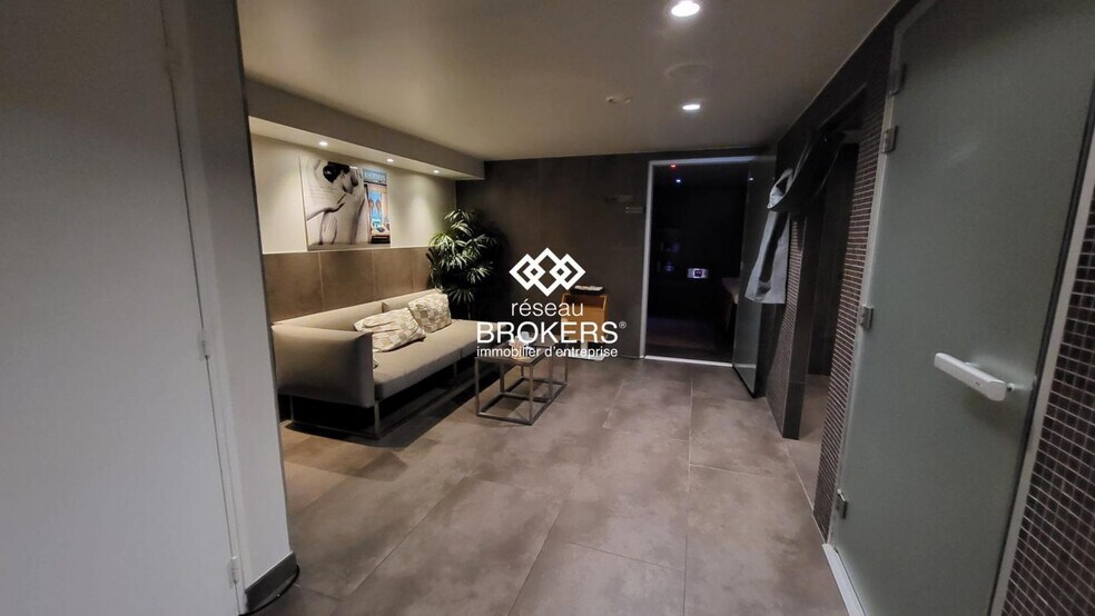 Retail in Le Havre for lease - Interior Photo - Image 3 of 4
