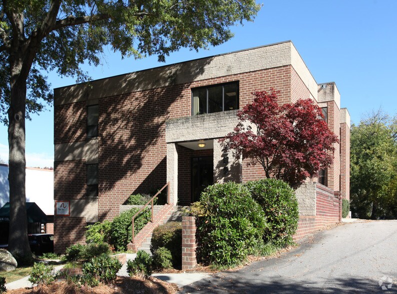 208 N Columbia St, Chapel Hill, NC à louer - Photo du bâtiment - Image 2 de 4