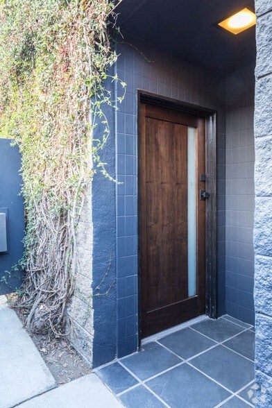 3109-3117 W Temple St, Los Angeles, CA à louer - Photo du bâtiment - Image 3 de 17