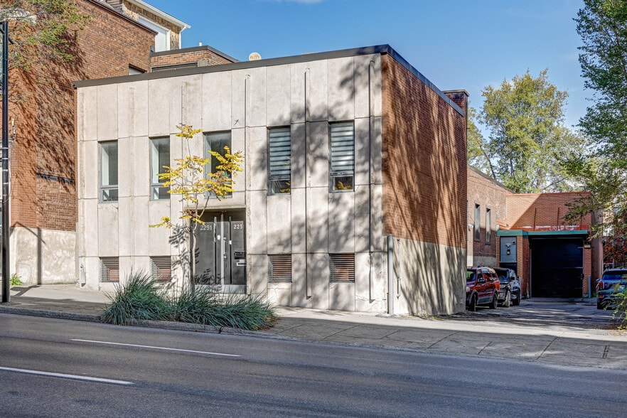 2251 Av Papineau, Montréal, QC à louer - Photo du bâtiment - Image 1 de 16
