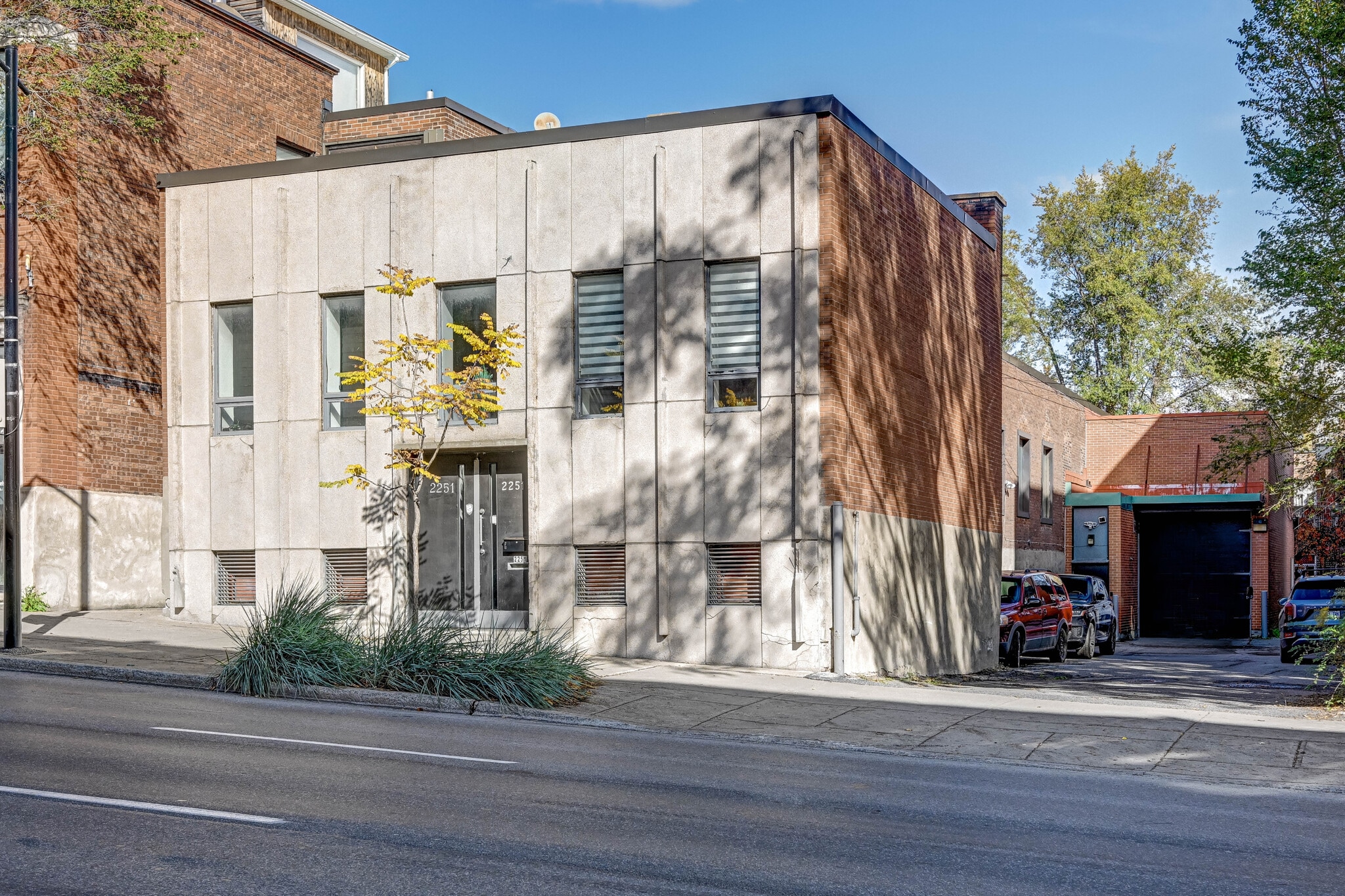 2251 Av Papineau, Montréal, QC for lease Building Photo- Image 1 of 17
