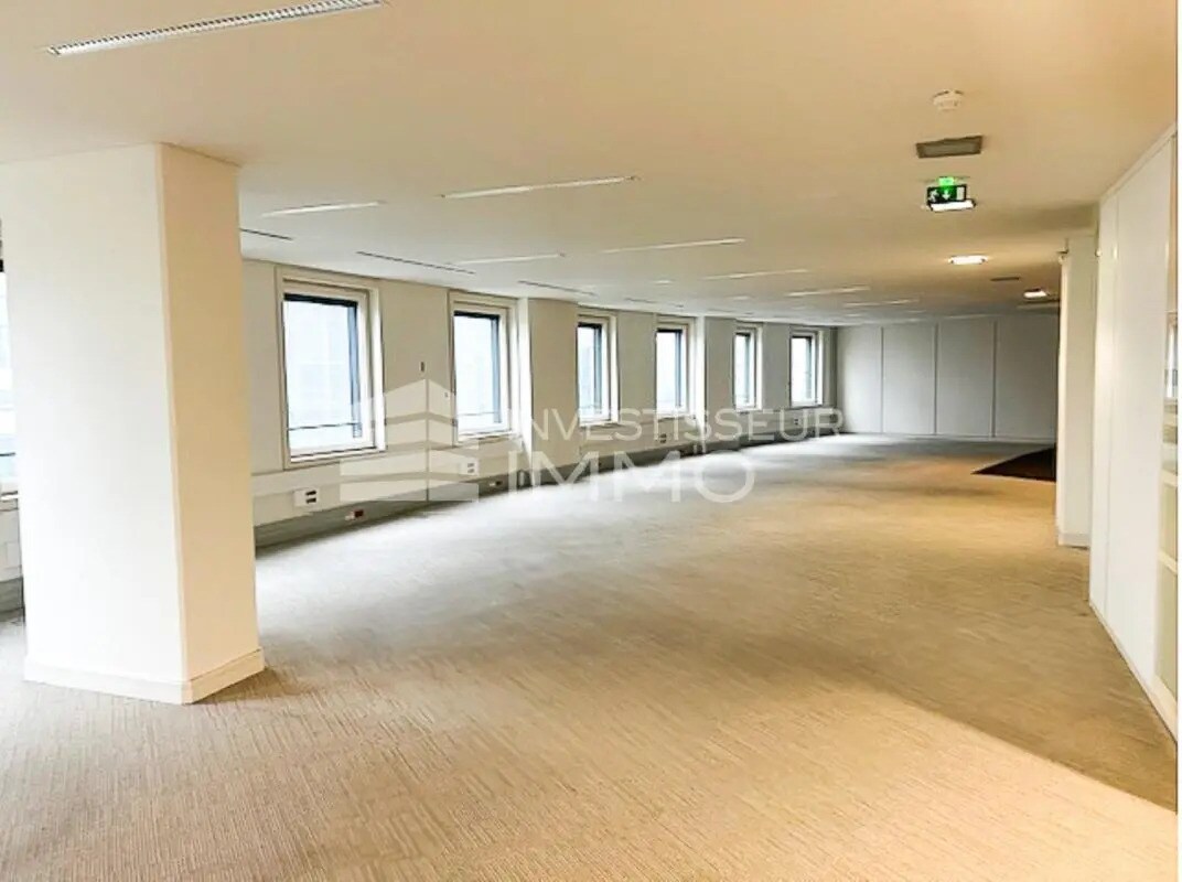 Office in Puteaux for lease Interior Photo- Image 1 of 3