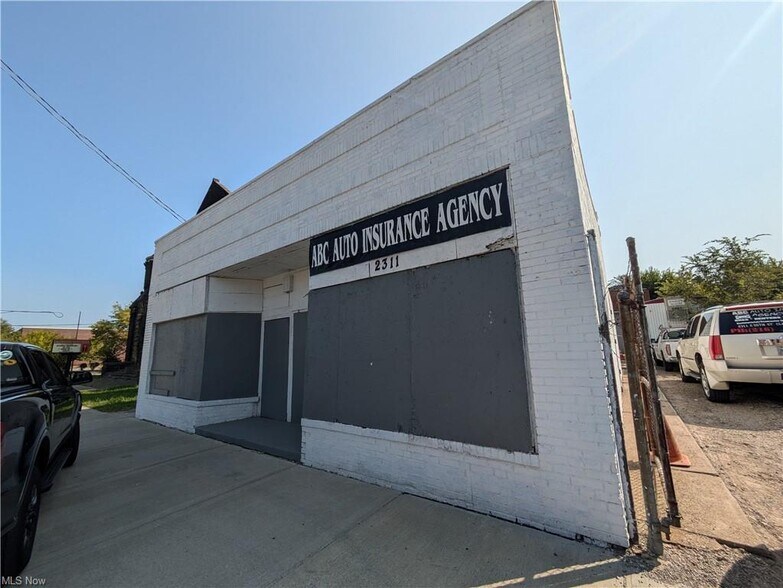 2311 E 55th St, Cleveland, OH à vendre - Photo du bâtiment - Image 2 de 14