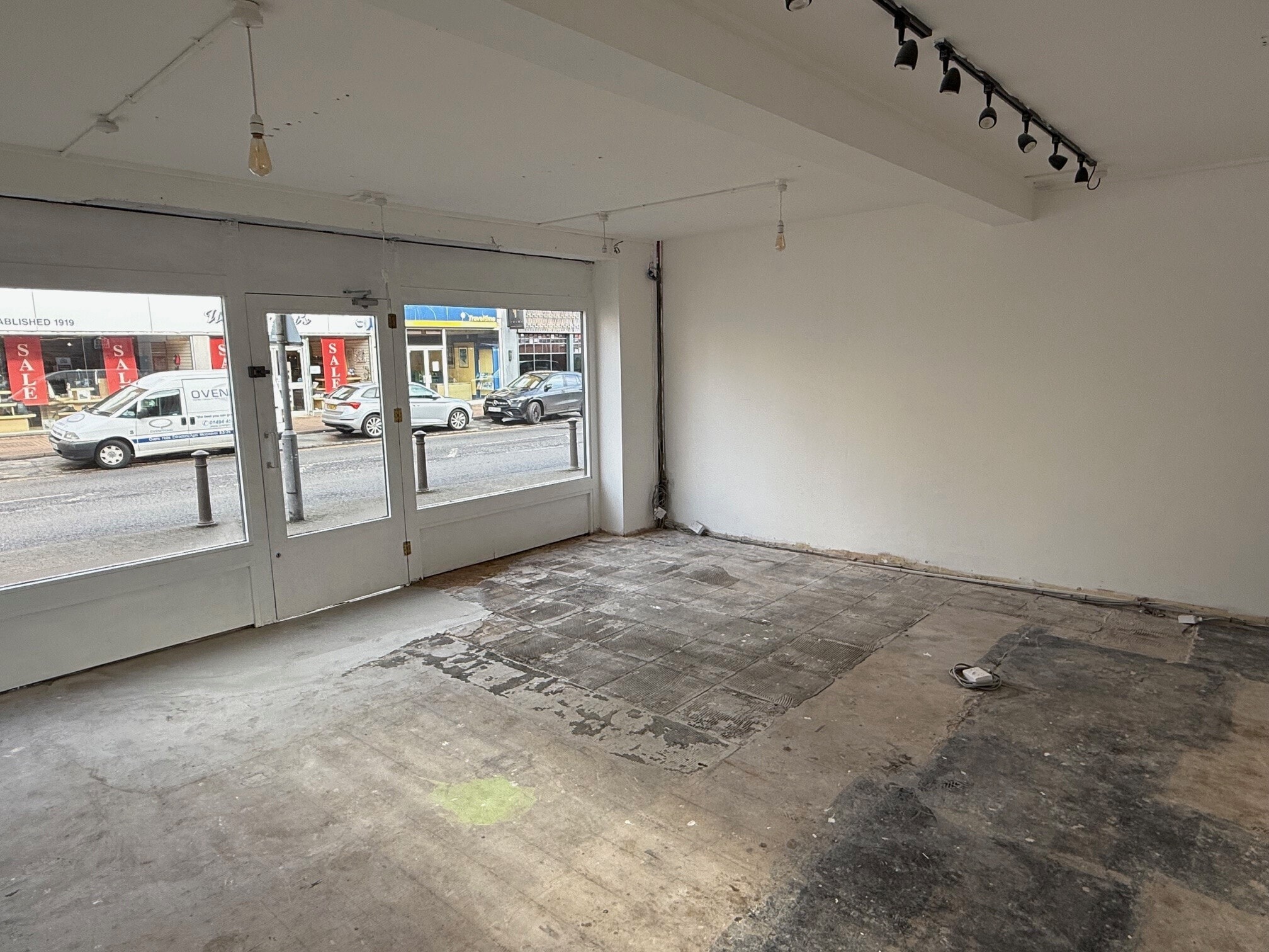 Maxwell Rd, Beaconsfield for lease Interior Photo- Image 1 of 4