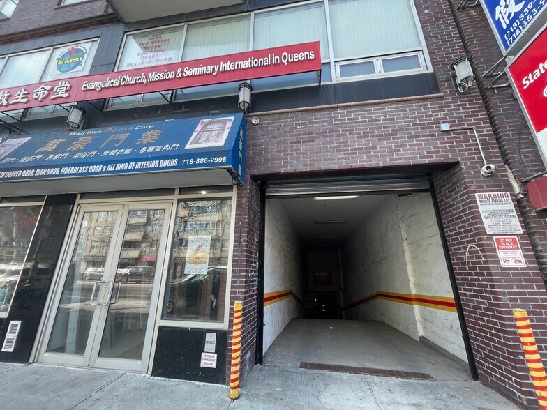 41-42 College Point Blvd, Flushing, NY à vendre - Photo du bâtiment - Image 2 de 13