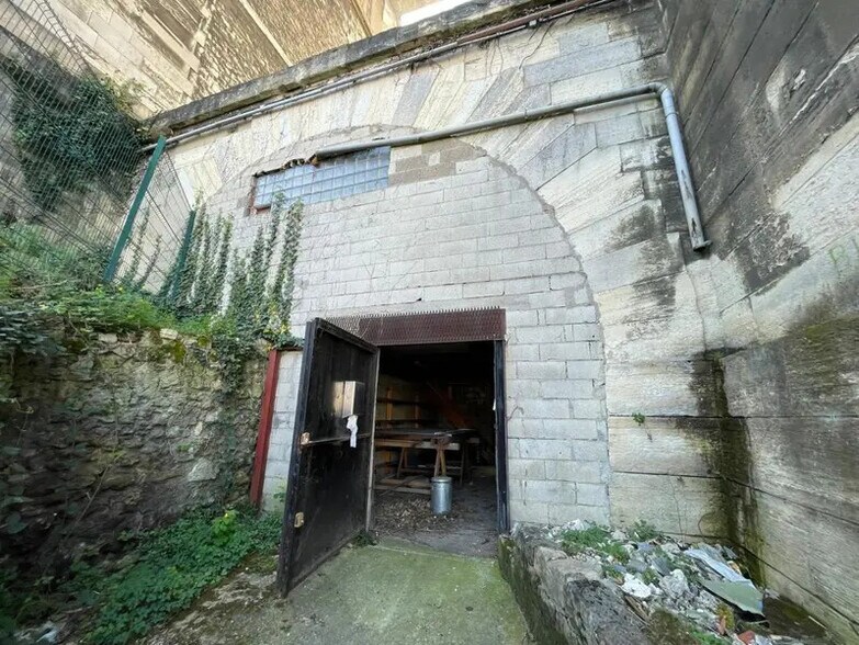 Industriel dans Meudon à louer - Photo du bâtiment - Image 2 de 3