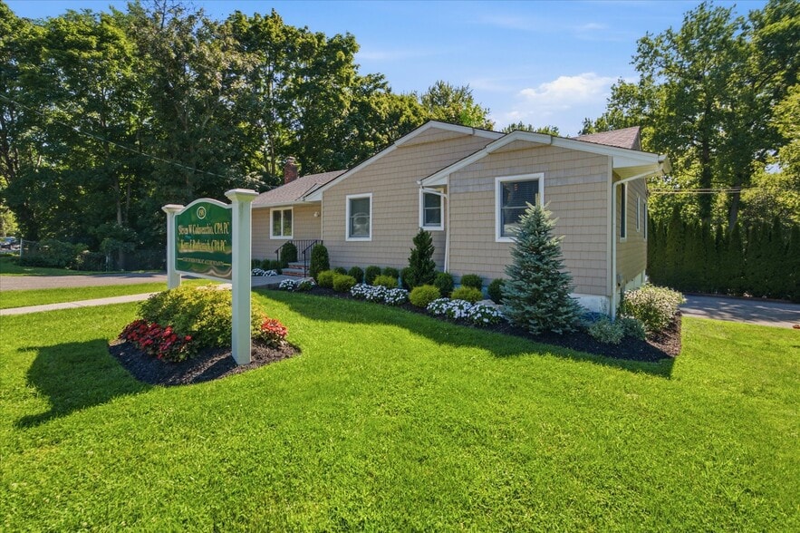 198 Terry Rd, Smithtown, NY for sale - Building Photo - Image 3 of 21