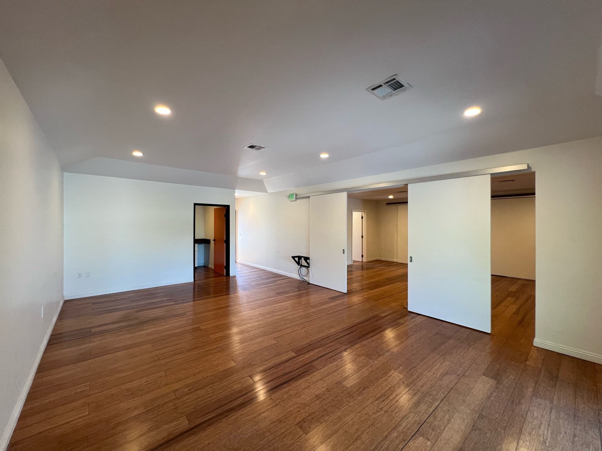 1085 Gayley Ave, Los Angeles, CA for lease Interior Photo- Image 1 of 13