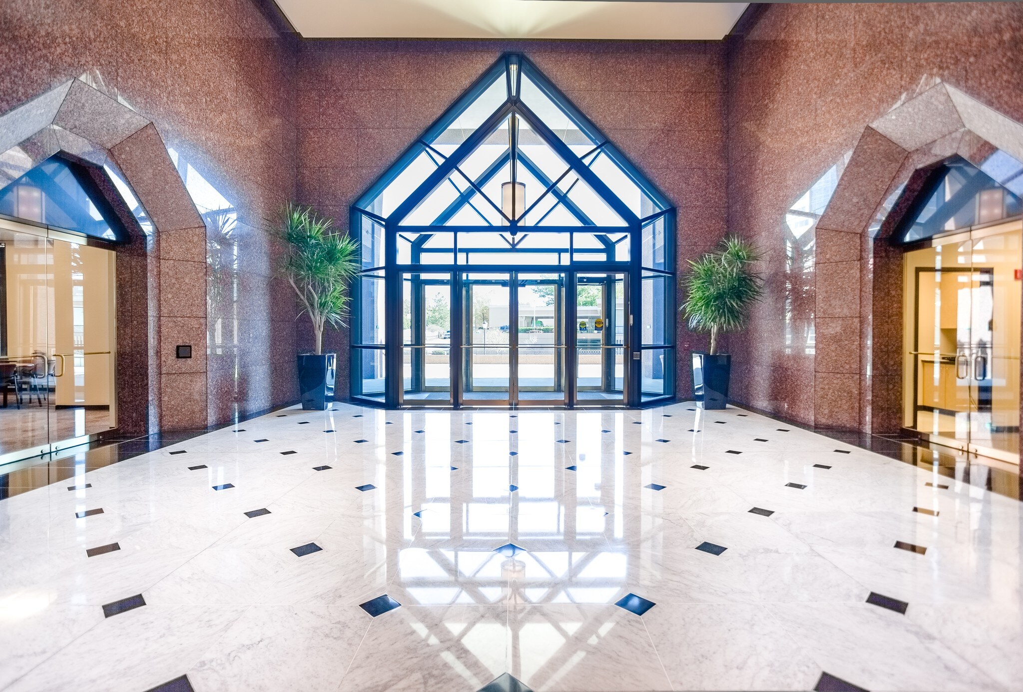 4520 Main St, Kansas City, MO for lease Interior Photo- Image 1 of 2