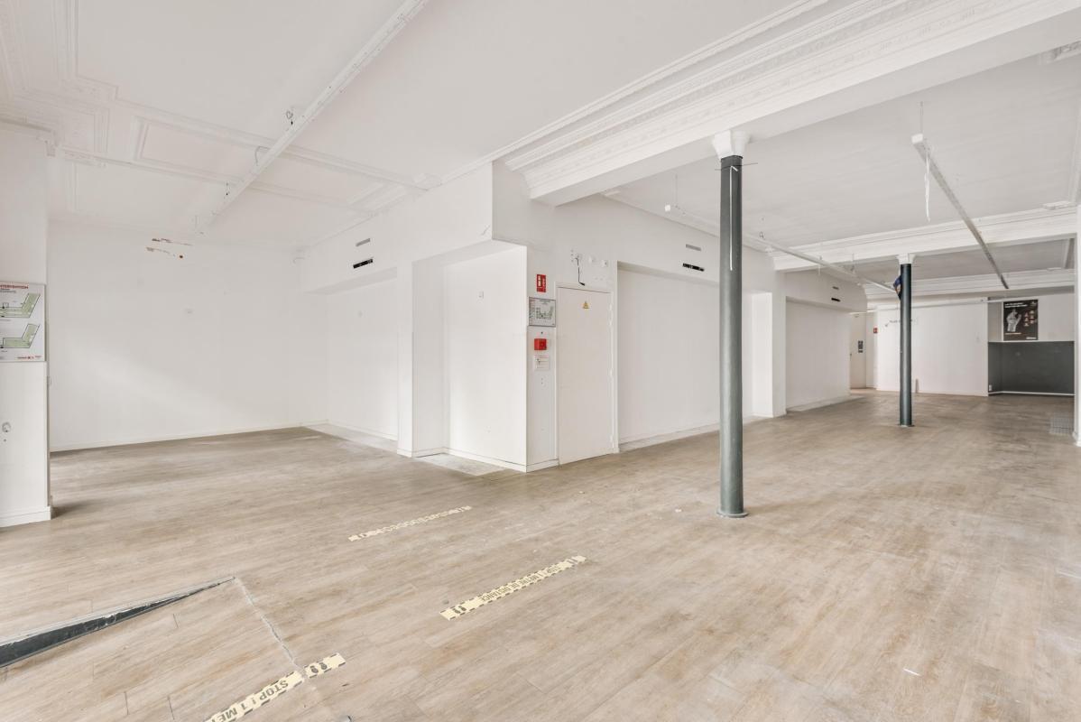 Multifamily in Boulogne-Billancourt for sale Interior Photo- Image 1 of 9