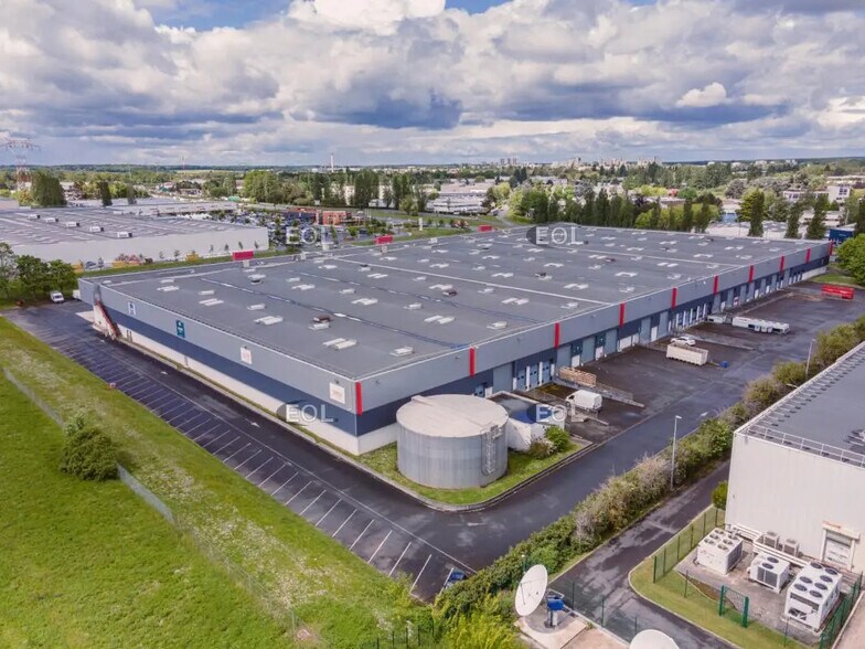 Industrial in Les Ulis for lease - Aerial - Image 3 of 9