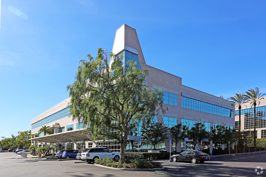 2350 Empire Ave, Burbank, CA for lease - Primary Photo - Image 1 of 3