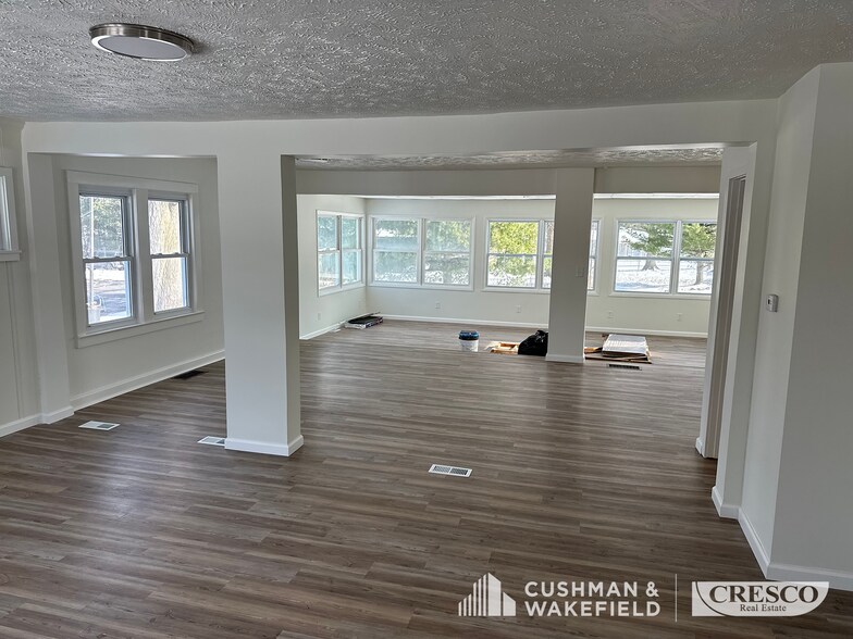 403 N Leavitt Rd, Amherst, OH à vendre - Photo du bâtiment - Image 2 de 11