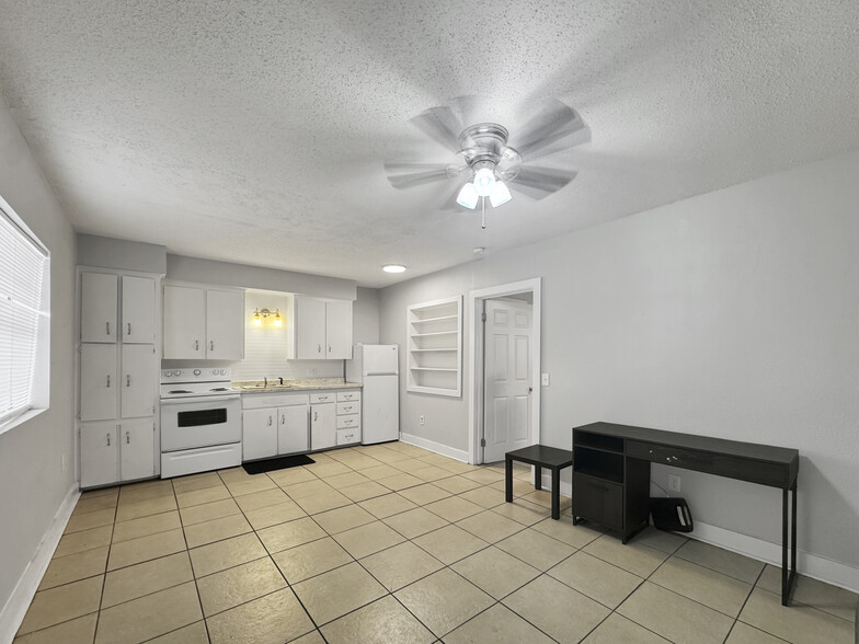 2101 1st Ave, Canyon, TX for sale - Interior Photo - Image 2 of 6