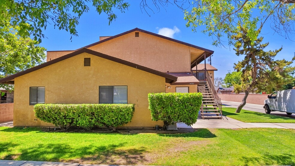 44751 N Fern Ave, Lancaster, CA for sale - Building Photo - Image 3 of 12