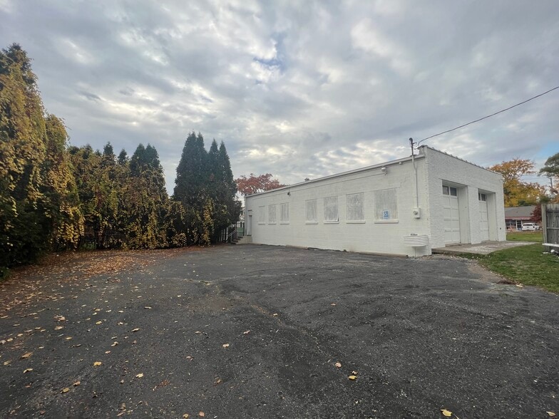 556 Auburn Ave, Pontiac, MI à louer - Photo du bâtiment - Image 2 de 12