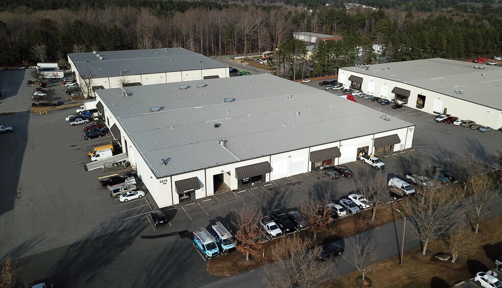 3215 Wellington Ct, Raleigh, NC à louer - Photo du bâtiment - Image 1 de 1