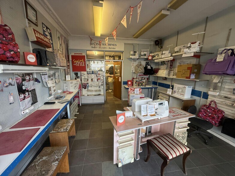 56 Station Rd, Hove à vendre - Photo du bâtiment - Image 2 de 10