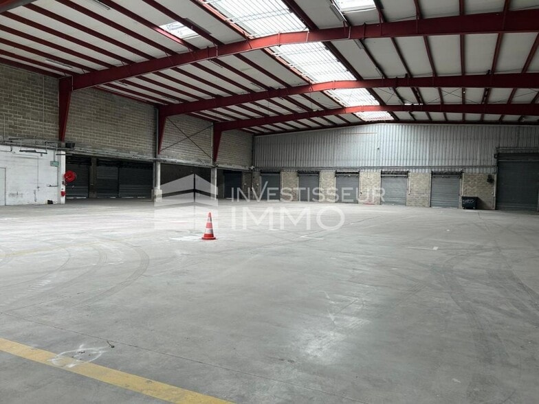 Industrial in Sucy En Brie for lease - Building Photo - Image 2 of 6