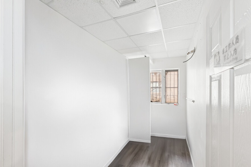 83-29 Broadway, Flushing, NY for sale - Building Photo - Image 2 of 7