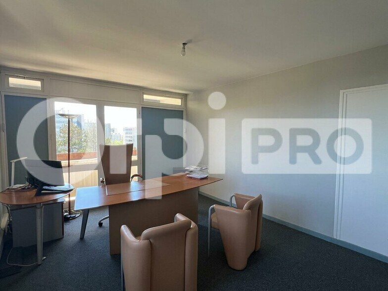 Office in Rillieux-la-Pape for lease - Interior Photo - Image 1 of 9
