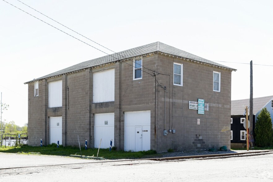 203 River St, Grand River, OH for sale - Building Photo - Image 2 of 5