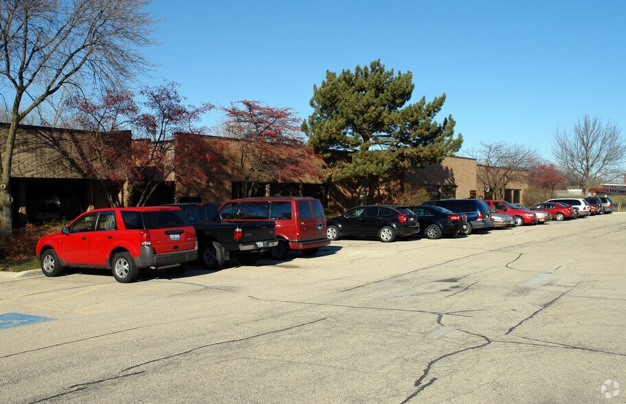 245 W Roosevelt Rd, West Chicago, IL à louer - Photo du bâtiment - Image 2 de 3