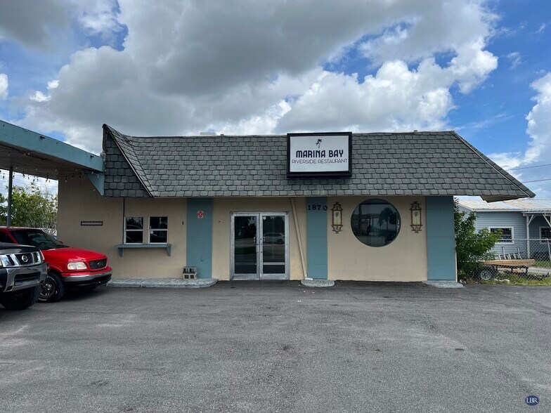 1870 E Merritt Island Cswy, Merritt Island, FL à louer - Photo du bâtiment - Image 3 de 8