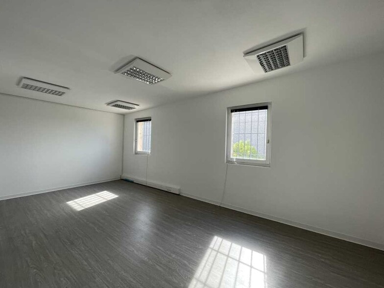 235 Rue Tourmaline, Éguilles for lease - Interior Photo - Image 3 of 6