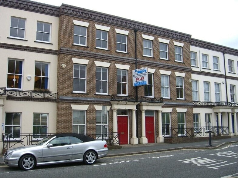 Alexandra Rd, Aldershot à vendre - Photo du bâtiment - Image 3 de 3
