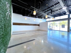 2723 Yale St, Houston, TX for lease Building Photo- Image 2 of 25