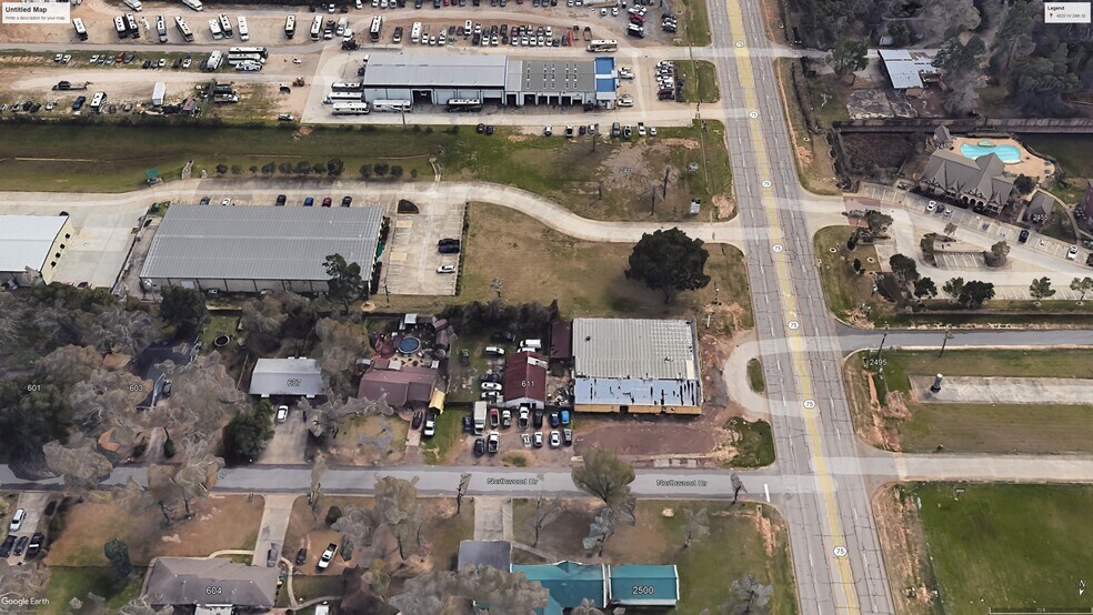 611 Northwood Dr, Conroe, TX à vendre - Photo du bâtiment - Image 2 de 2