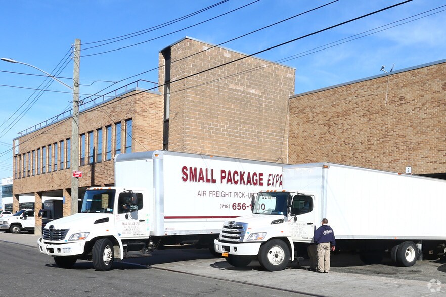 175-11 148th Rd, Jamaica, NY à louer - Photo du bâtiment - Image 1 de 3