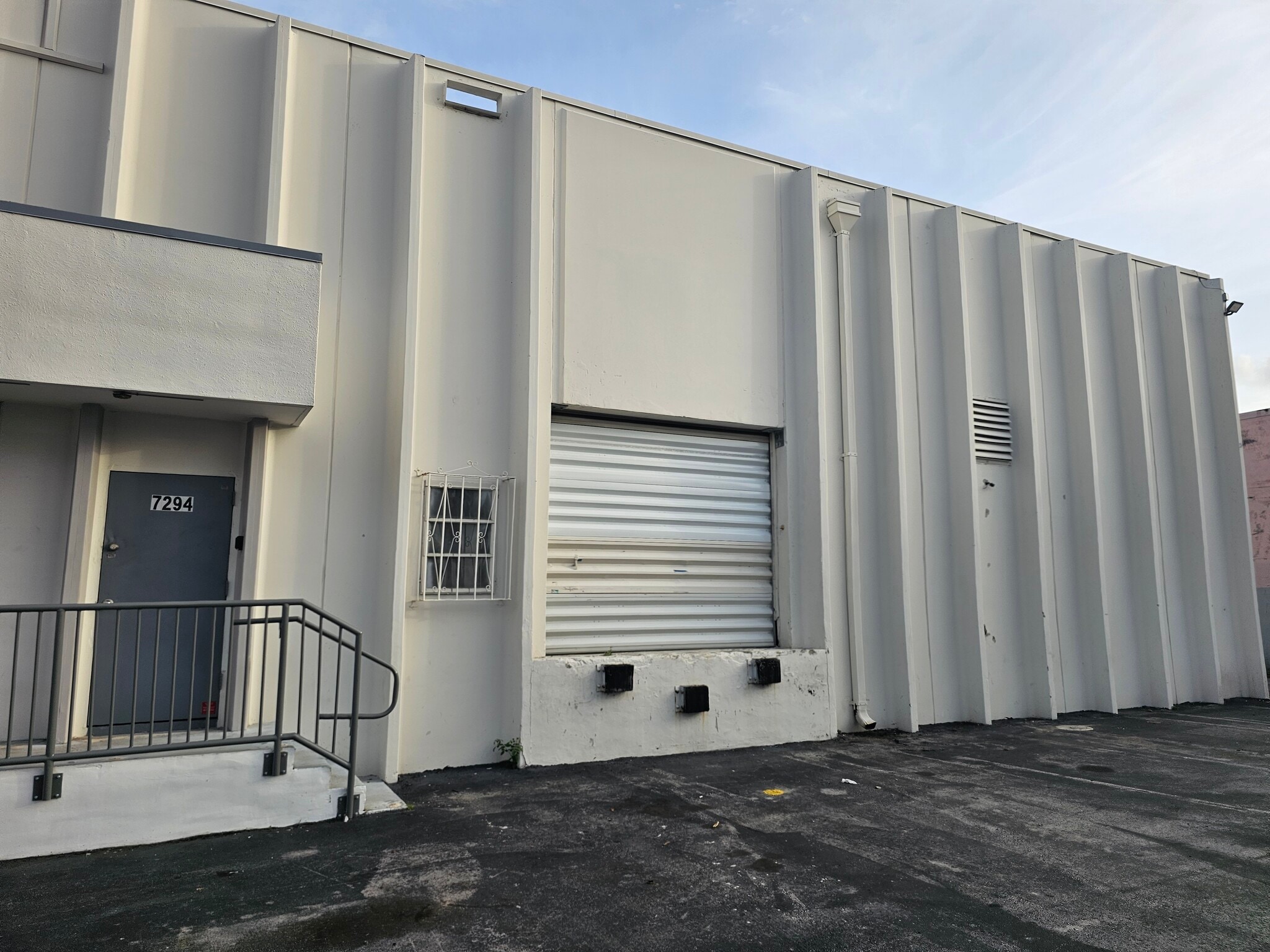 7212-7282 NW 33rd St, Miami, FL for lease Building Photo- Image 1 of 3