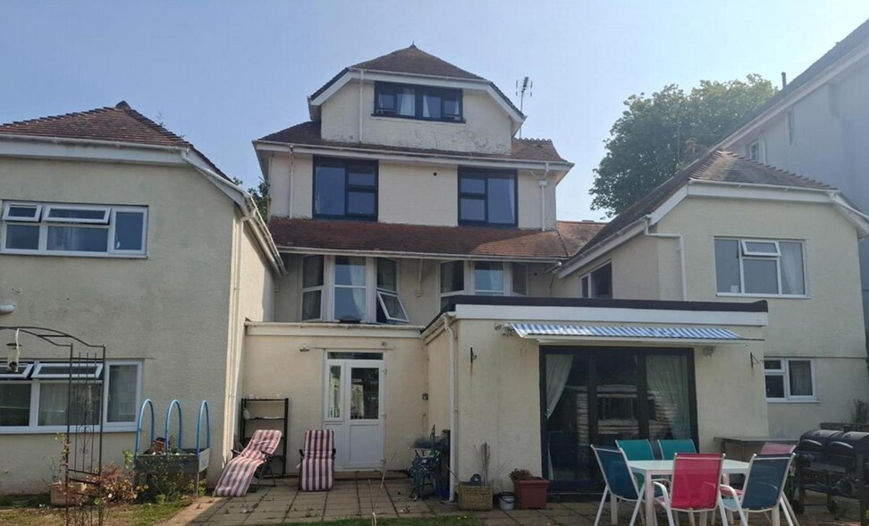 22 Bridge Rd, Torquay à vendre - Photo du bâtiment - Image 2 de 7