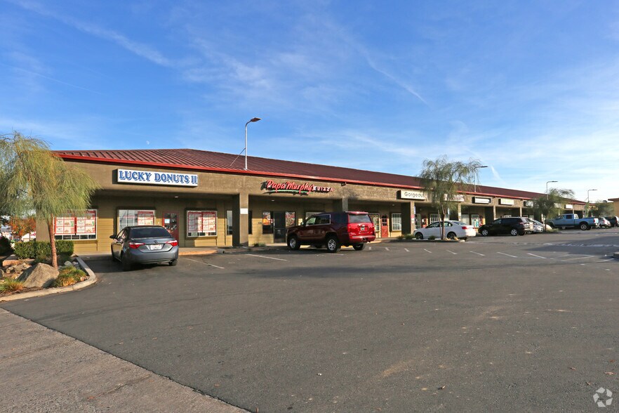 500-548 S Lovers Ln, Visalia, CA for sale - Primary Photo - Image 1 of 1