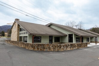 110 High Country Sq, Banner Elk, NC for lease Interior Photo- Image 2 of 13