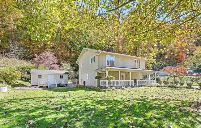 Plus de détails pour 702 Jonathan Creek Rd, Waynesville, NC - Spécialité à vendre