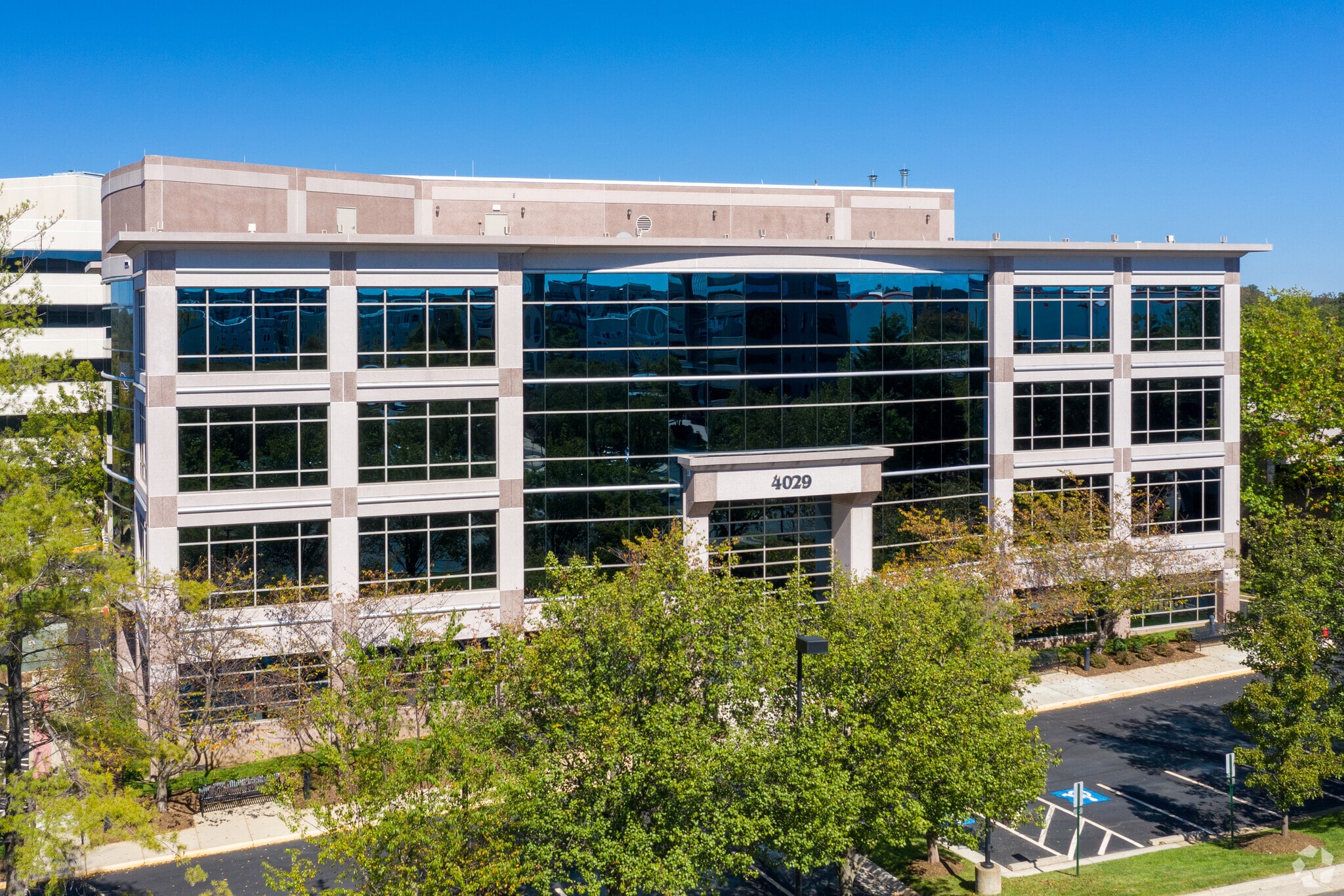 4029 Ridge Top Rd, Fairfax, VA for sale Primary Photo- Image 1 of 13