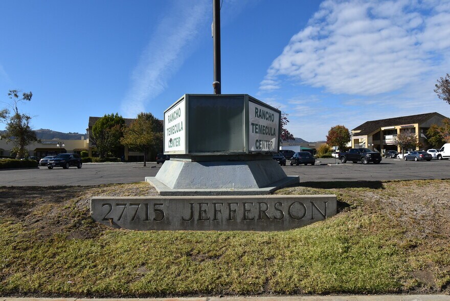 27715 Jefferson Ave, Temecula, CA à louer - Photo du bâtiment - Image 2 de 20