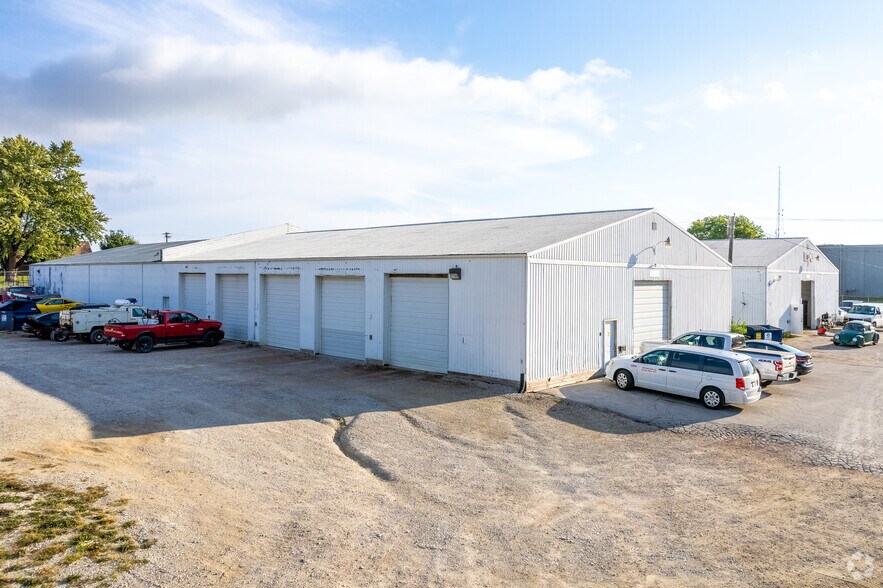 3920 Dixon St, Des Moines, IA for lease - Building Photo - Image 2 of 5