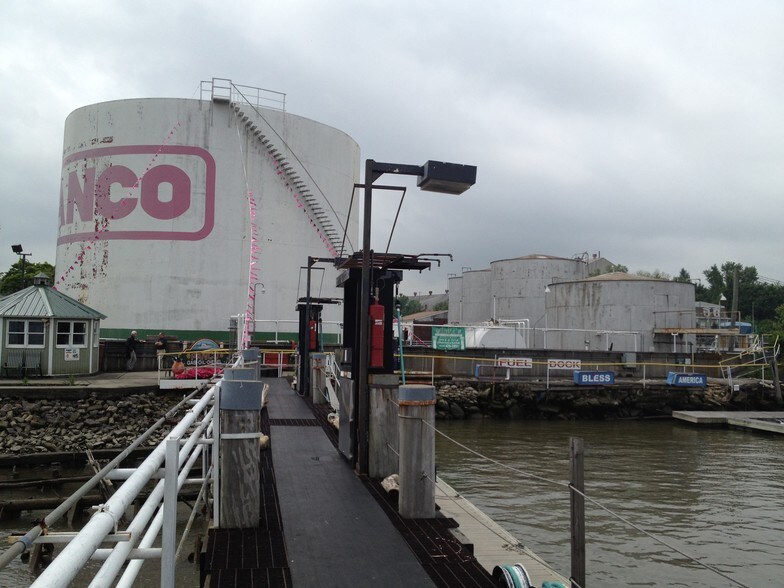 23 Grassy Point Rd, Stony Point, NY à vendre - Photo du bâtiment - Image 2 de 10