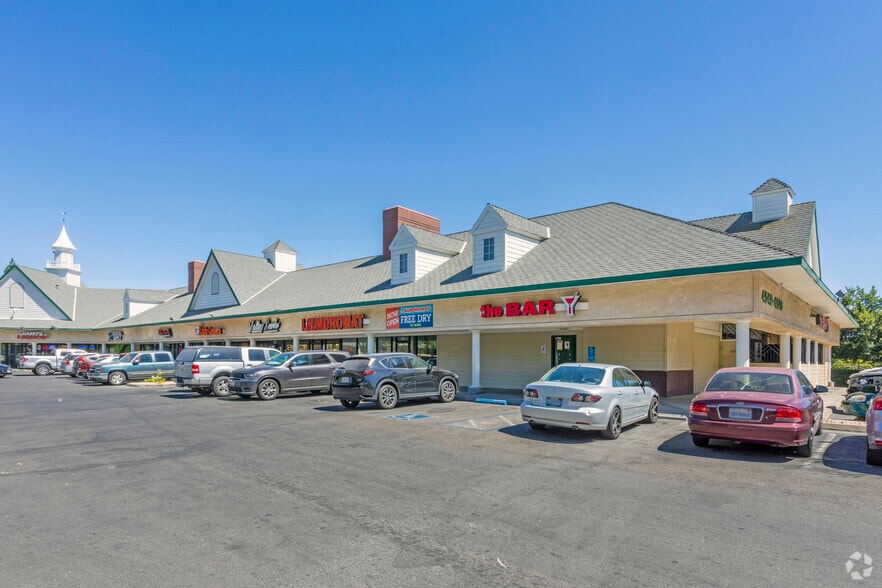 4542-4578 N 1st St, Fresno, CA for lease - Building Photo - Image 2 of 7