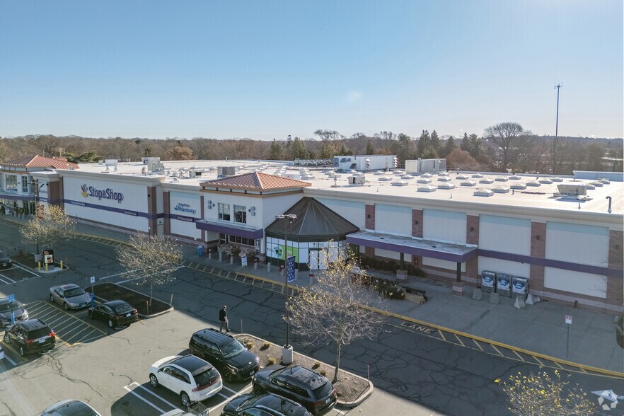 2470 Warwick Ave, Warwick, RI à louer - Photo du bâtiment - Image 2 de 4