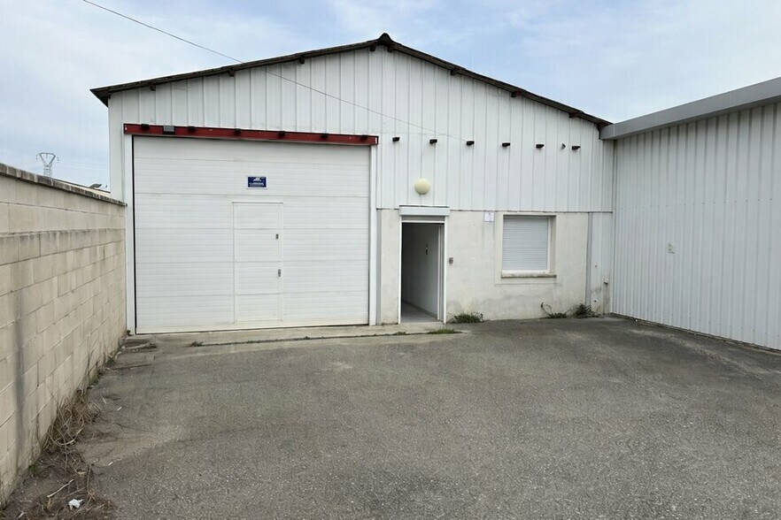 Flex dans PLAN-D'ORGON à louer - Photo du bâtiment - Image 2 de 6