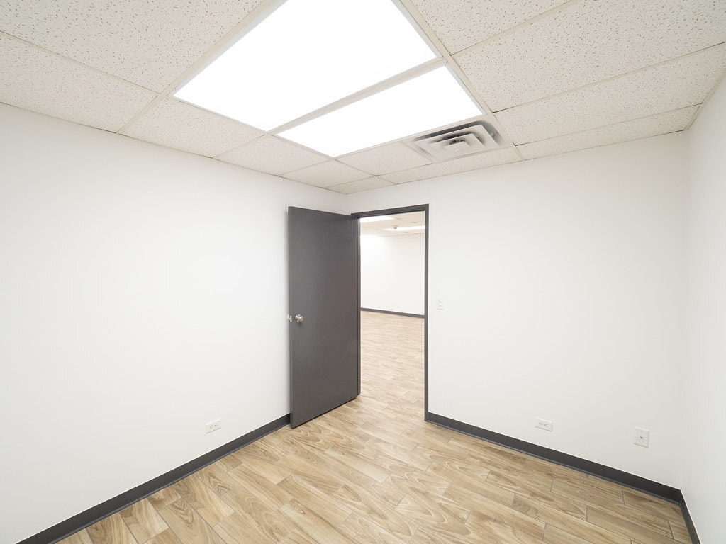 1043 S York Rd, Bensenville, IL 60106 - Unité 107 - - Photo intérieure - Image 2 of 6