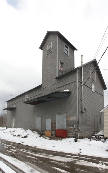 101 River St, Warrensburg, NY à vendre - Photo du bâtiment - Image 1 de 2