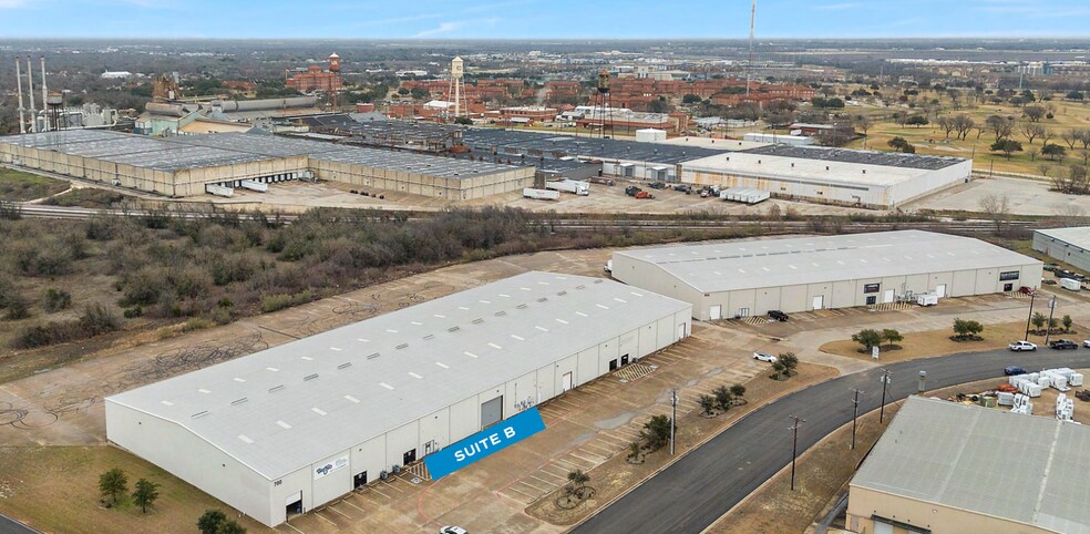 700 Schroeder Dr, Waco, TX for lease - Primary Photo - Image 1 of 7